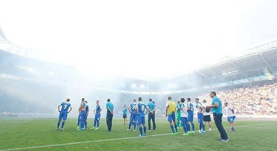 ВИДЕО: Болельщики сорвали заключительный матч чемпионата Украины