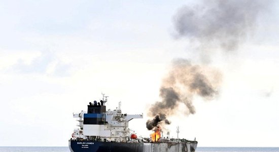 Пожар на борту нефтетанкера, подбитого ракетой хуситов, потушен. Британия и США обещают ответить на нападение