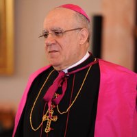 Prezidents akreditē jauno Vatikāna vēstnieku un aicina pāvestu Francisku pēc gada apmeklēt Latviju