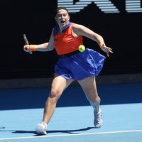 Ostapenko ar Vegu Ernandesu uzvar 'Australian Open' galvenos favorītus un iekļūst ceturtdaļfinālā