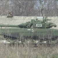 Video: Krievija uz Ukrainas pierobežu nogādā modernus tankus