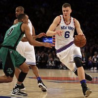 Porziņģis ar 26 punktiem kaldina 'Knicks' uzvaru pār 'Celtics'