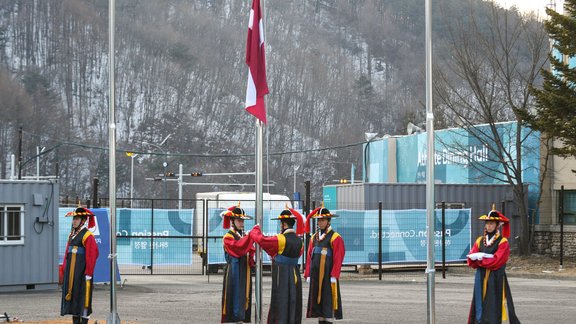 Latvijas karoga pacelšana Phjončhanā