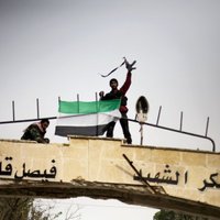 Sīrijas nemiernieki ieņem pilsētu un sagrābj tankus