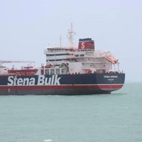 Иранские власти не позволили связаться с латвийским моряком на задержанном судне