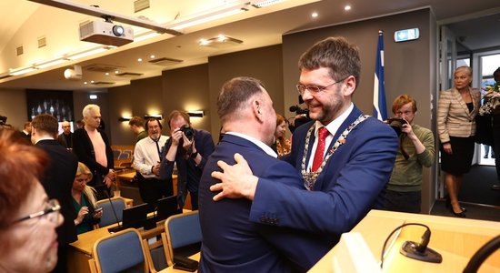 Оппозиция инициировала вотум недоверия новоизбранному мэру Таллинна Евгению Осиновскому