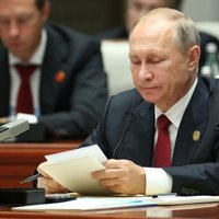 Covid-19: Putins pēc tikšanās ar inficēto ārstu strādās attālināti