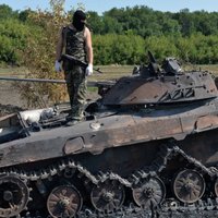 Karavīri turpina savilkt loku ap Doņecku: separātisti panikā, Strelkovs gatavs bēgt