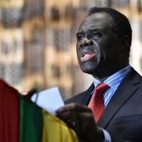 Burkinafaso puča līderis atzīst, ka ir kļūdījies; civilais prezidents atjaunots amatā