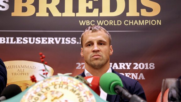 Bokss, Mairis Briedis un Oleksandrs Usiks. Preses konference - 10