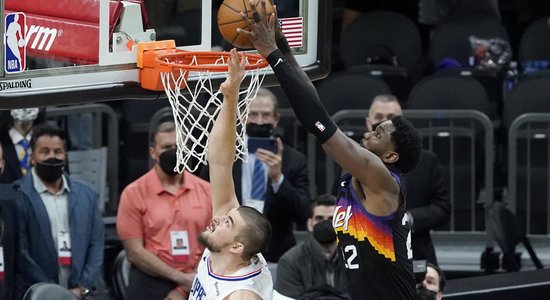 'Suns' nonāk vienas uzvaras attālumā no NBA fināla