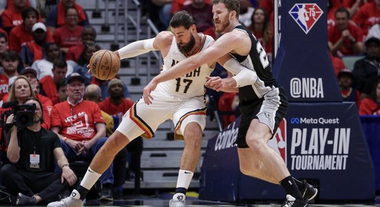 NBA pārspēlēs cīņu par vietu 'play-off' turpina 'Hawks' un 'Pelicans'