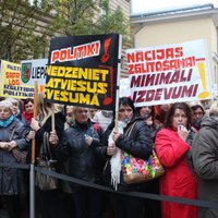 Латвийские педагоги все еще настроены бастовать
