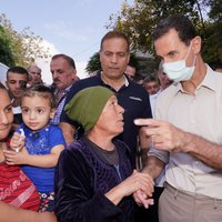 Reta parādība: Sīrijas Asads tiekas ar tautu