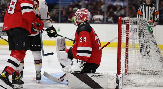 Mitens ielaiž septiņus vārtus zaudējumā rezultatīvā AHL spēlē