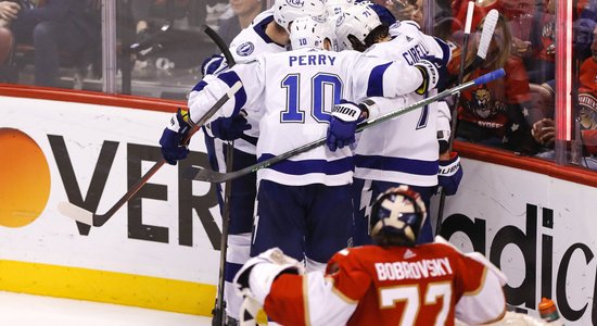 NHL čempione 'Lightning' uzvar pirmajā otrās kārtas spēlē