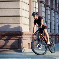 Biedrība 'Pilsēta cilvēkiem' neatbalsta obligātu ķiveru lietošanu velosipēdistiem