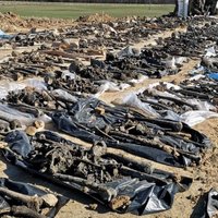 Foto: Pampāļos pie ceļa atrastas 145 karavīru mirstīgās atliekas