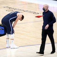 'Mavericks' treneris Kārlails uzņemas atbildību par kļūdu spēles izskaņā