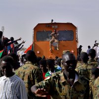 Sudānas militārā padome arestējusi gāztās valdības pārstāvjus