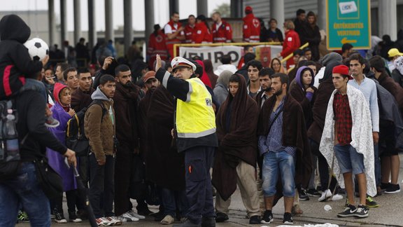 Austrijā ierodas tūkstošiem migrantu no Ungārijas - 5