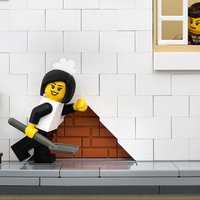 Foto: Mākslinieks leģendāros Benksija darbus veido no 'Lego'