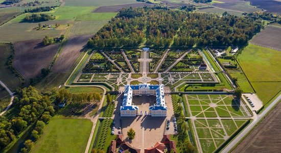 С 1 мая часть автобусов на маршруте Рига-Бауска будут курсировать до Рундальского замка