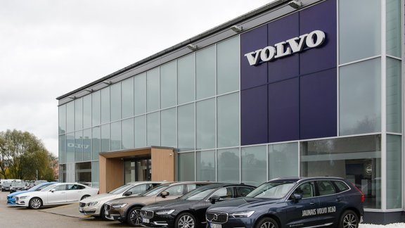 Atjaunotais 'Volvo' autosalons