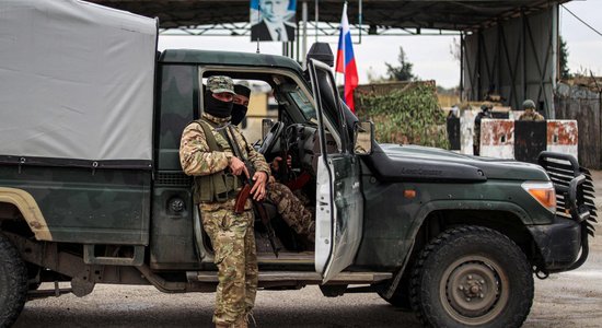 Sīrijas jaunā vara no Maskavas vēlas kompensācijas, pieprasījusi Asada izdošanu, ziņo avoti