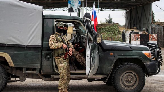 Sīrijas jaunā vara no Maskavas vēlas kompensācijas, pieprasījusi Asada izdošanu, ziņo avoti