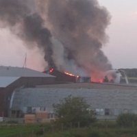 ФОТО: Пожар на предприятии в Дижкоки охватил площадь более 4500 кв. м.