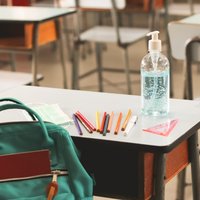 В 37 случаях из-за непривитых педагогов в школах Риги нарушен учебный процесс