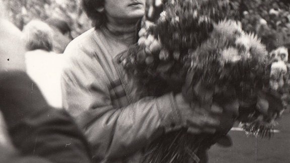 Dainis Īvāns. Tautas manifestācija Par tiesisku valsti Latvijā. Mežaparks, 7.10.1988. Fotogrāfs nezināms.