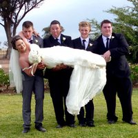 Par sensāciju kļūst kāzu foto misēklis no Austrālijas