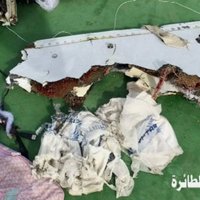 'EgyptAir' katastrofa: Publiskoti pirmie fotoattēli ar Vidusjūrā atrastajām atlūzām