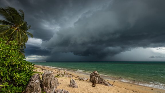 tropiska vētra Taizeme pludmale