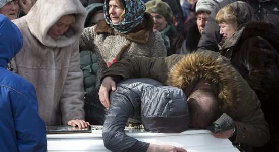 ФОТО. В Кемерово начали хоронить жертв пожара в ТЦ "Зимняя вишня"