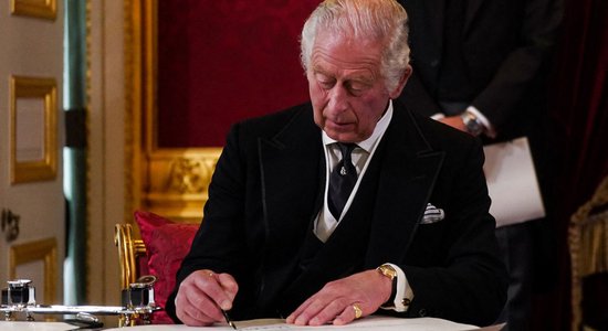 Čārlzs III oficiāli pasludināts par Apvienotās Karalistes jauno monarhu