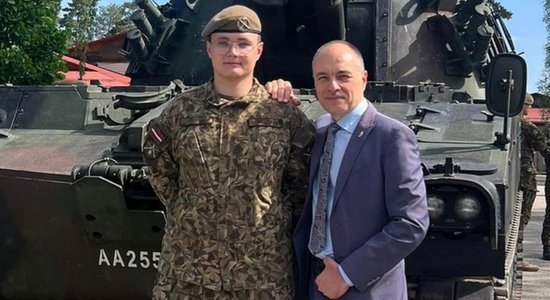 Politiķa Imanta Parādnieka dēls Helvis Latvijas armijā pavadījis 11 mēnešus