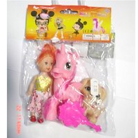 No pārdošanas atsauc bērniem bīstamu rotaļlietu komplektu - lelli, poniju, sunīti un spoguli