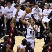 Jaunie NBA čempioni 'Spurs' labojuši vairākus rekordus
