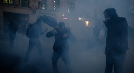 Во Франции проходят новые протесты против пенсионной реформы