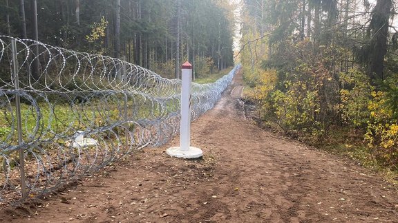 Uz Latvijas-Baltkrievijas robežas uzstādīta trešdaļa pagaidu dzeloņstiepļu žoga - 3