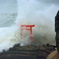 Taifūns 'Lionrock' applūdina Japānas ziemeļu rajonus; prasa 10 cilvēku dzīvības