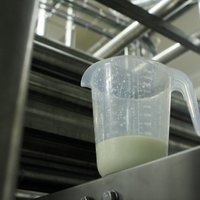 Piena un gatavās produkcijas cenas rudenī nedaudz kritīsies, pauž 'Latvijas piens'