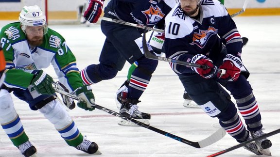 Metallurg Sergei Mozyakin, Salavat Yulayev Linus Omark