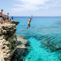 На Кипре вводят новые ограничения для невакцинированных туристов