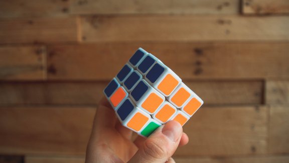 kubiks-rubiks prāta asināšana loģiskā domāšana 