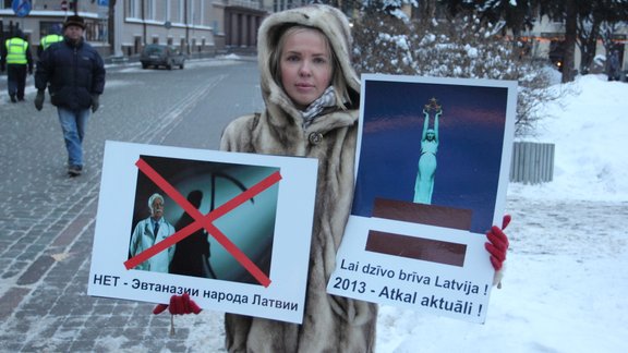 Tautas manifestācija Doma laukumā - 63