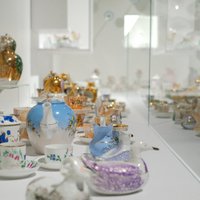 Foto: 'Zuzeum' atklāta vērienīga Kuzņecovu porcelāna izstāde